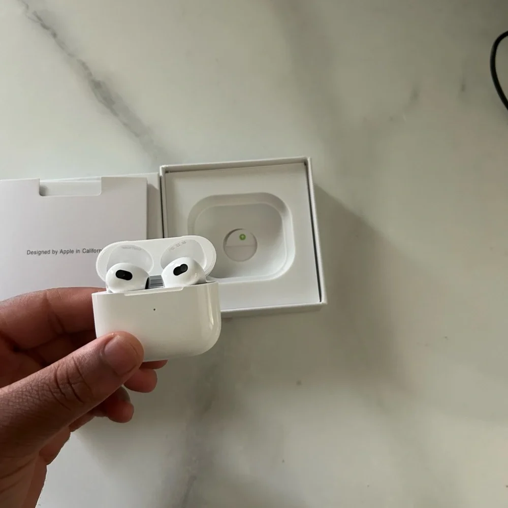 Apple White AirPods Wireless Headset